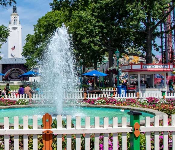 riders on dragonator ride